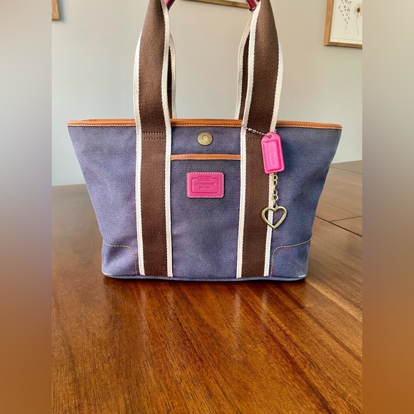 Vintage Coach Denim Hamptons Tote #4498 & Coach Poppy Bag Charm - Picture 3 of 17